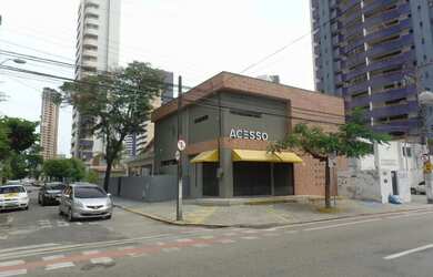 Imagem: A casa possui 5 Dormitórios, 5 Banheiros, 595m² de Área e