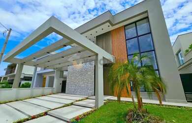 Imagem: A casa em condomínio possui 5 Dormitórios, 5 Banheiros, 2