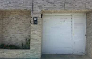 Imagem: A casa possui 3 Dormitórios, 4 Banheiros, 3 Vagas na garagem