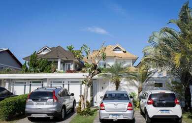 Imagem: A casa em condomínio possui 4 Dormitórios, 5 Banheiros, 4