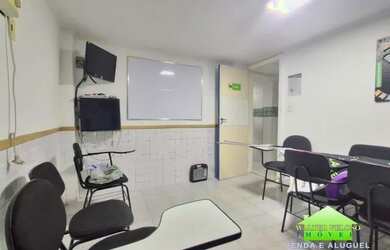 Imagem 5: Prédio comercial com 5 salas Galpão, em Olaria - 10.000,00