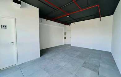 Imagem: O depósito possui 1 Vaga na garagem, 43m² de Área e está