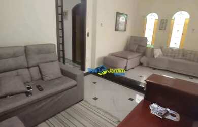 Imagem: A casa possui 3 Dormitórios, 2 Banheiros, 3 Vagas na garagem