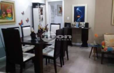 Imagem: A casa possui 3 Dormitórios, 3 Banheiros, 2 Vagas na garagem