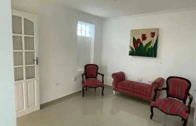 Imagem: A casa possui 2 Dormitórios, 1 Banheiro, 1 Vaga na garagem