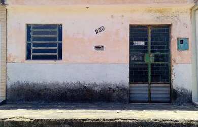 Imagem: A casa possui 1 Dormitório, 1 Banheiro e está localizado