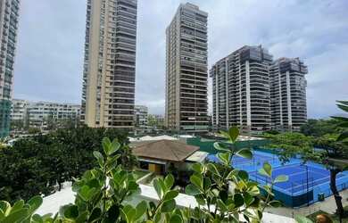 Imagem: O apartamento possui 4 Dormitórios, 5 Banheiros, 2 Vagas na