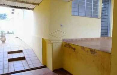 Imagem: A casa possui 2 Dormitórios, 1 Banheiro, 1 Vaga na garagem