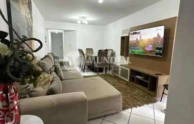 Imagem: O apartamento possui 3 Dormitórios, 1 Banheiro, 1 Vaga na garagem