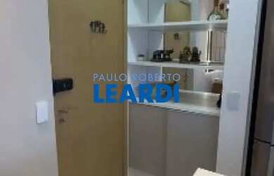 Imagem: O apartamento possui 1 Dormitório, 1 Banheiro, 1 Vaga na garagem