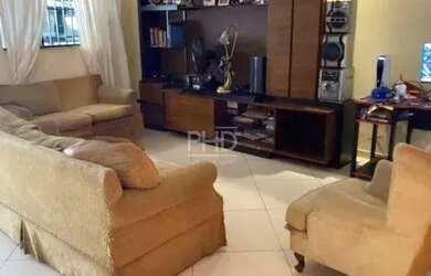 Imagem: A casa possui 3 Dormitórios, 4 Banheiros, 4 Vagas na garagem