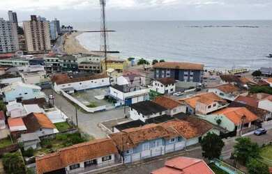 Imagem: A casa possui 4 Dormitórios, 4 Banheiros, 2 Vagas na garagem