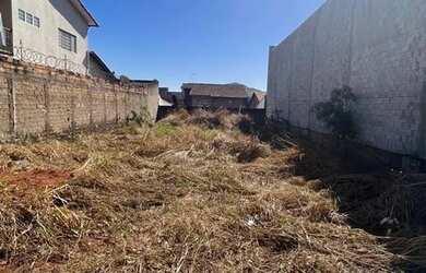 Imagem: O terreno à venda possui 10m² de Área e está localizado