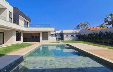 Imagem: A casa possui 5 Dormitórios, 5 Banheiros, 5 Vagas na garagem