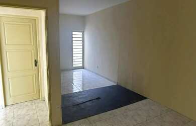 Imagem: A casa possui 2 Dormitórios, 2 Banheiros, 4 Vagas na garagem