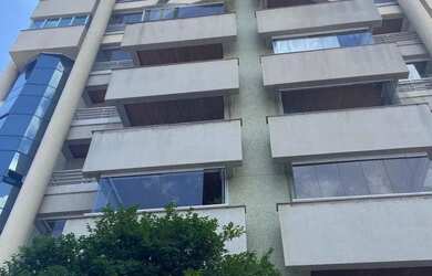 Imagem: O apartamento possui 3 Dormitórios, 1 Banheiro, 2 Vagas na