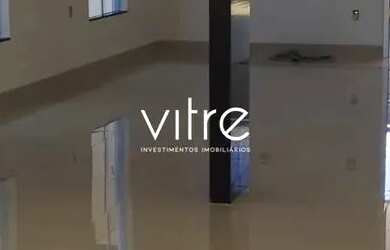 Imagem: A casa possui 3 Dormitórios, 2 Banheiros, 4 Vagas na garagem