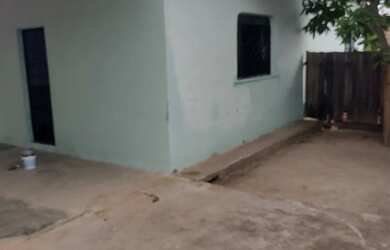 Imagem: A casa possui 1 Dormitório, 1 Banheiro, 1 Vaga na garagem e