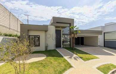 Imagem: A casa em condomínio possui 3 Dormitórios, 2 Banheiros, 4