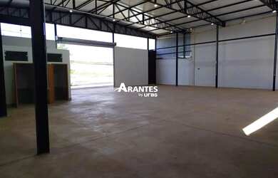 Imagem: O depósito possui 5 Vagas na garagem, 370m² de Área e está