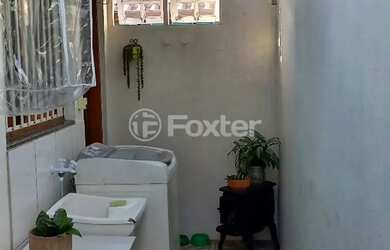 Imagem: A casa possui 2 Dormitórios, 1 Banheiro, 1 Vaga na garagem