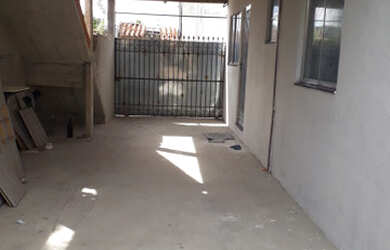 Imagem: A casa possui 2 Dormitórios, 1 Banheiro, 2 Vagas na garagem