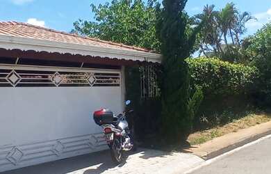 Imagem 1: Linda Casa em Atibaia, com 3 dormitórios, no Jd. dos Pinheiros