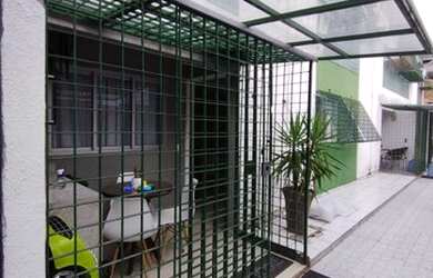 Imagem: A casa em condomínio possui 3 Dormitórios, 1 Banheiro, 1 Vaga