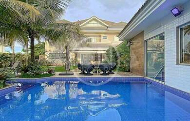 Imagem: A casa em condomínio possui 5 Dormitórios, 5 Banheiros, 4