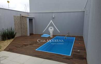 Imagem: A casa possui 2 Dormitórios, 2 Banheiros, 2 Vagas na garagem