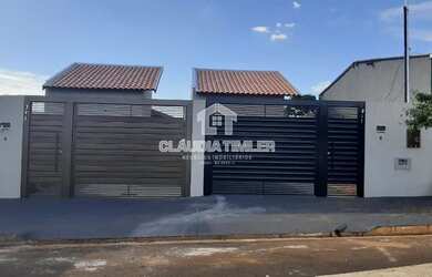 Imagem: A casa possui 2 Dormitórios, 2 Banheiros, 2 Vagas na garagem