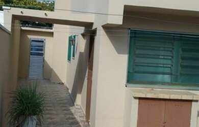 Imagem: A casa possui 3 Dormitórios, 4 Banheiros, 4 Vagas na garagem