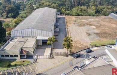 Imagem: O depósito possui 5 Vagas na garagem, 2.547m² de Área e