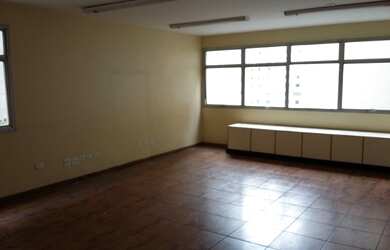 Imagem: O depósito possui 1 Vaga na garagem e 42m² de Área e está