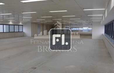 Imagem: O depósito possui 5 Vagas na garagem, 1.142m² de Área e