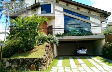 Imagem: A casa possui 3 Dormitórios, 4 Banheiros, 4 Vagas na garagem