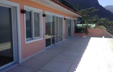 Imagem 6: Cinematográfica vista nesta mansão na Joatinga, confira