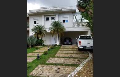 Imagem: A casa em condomínio possui 3 Dormitórios, 4 Banheiros, 300m²