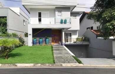 Imagem: A casa em condomínio possui 4 Dormitórios, 4 Banheiros, 5