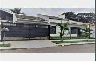 Imagem: A casa possui 3 Dormitórios, 1 Banheiro, 1 Vaga na garagem