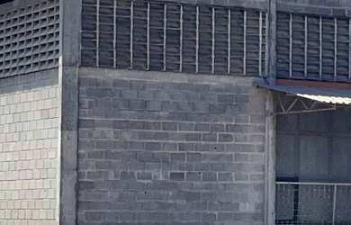 Imagem: O depósito possui 5 Vagas na garagem, 2.800m² de Área e