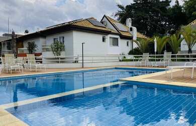 Imagem: A casa em condomínio possui 4 Dormitórios, 5 Banheiros, 4