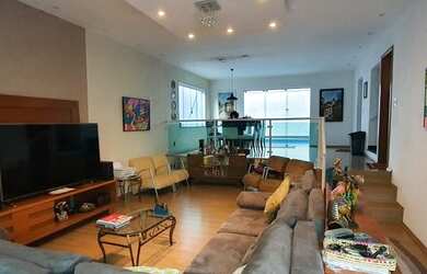 Imagem: A casa em condomínio possui 4 Dormitórios, 3 Banheiros, 4