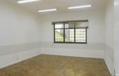 Imagem: O depósito possui 1 Vaga na garagem, 303m² de Área e está