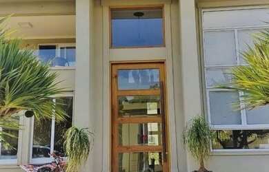 Imagem: A casa em condomínio possui 4 Dormitórios, 5 Banheiros, 5