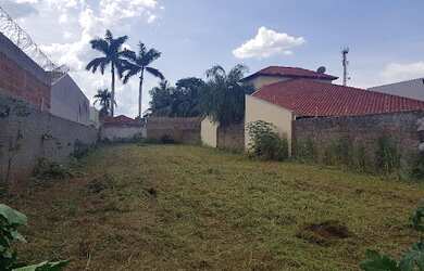 Imagem: O terreno possui 300m² de Área e está localizado em Baixo