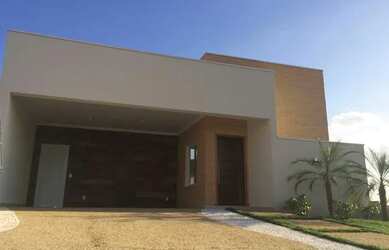 Imagem: A casa em condomínio possui 3 Dormitórios, 3 Banheiros, 4