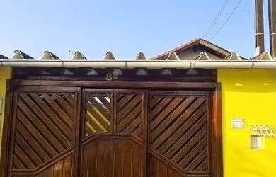 Imagem: A casa possui 2 Dormitórios, 1 Banheiro, 2 Vagas na garagem