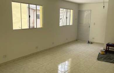 Imagem: A casa possui 2 Dormitórios, 2 Banheiros, 1 Vaga na garagem