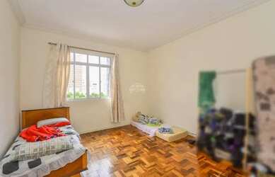 Imagem: O apartamento possui 3 Dormitórios, 1 Banheiro, 1 Vaga na garagem